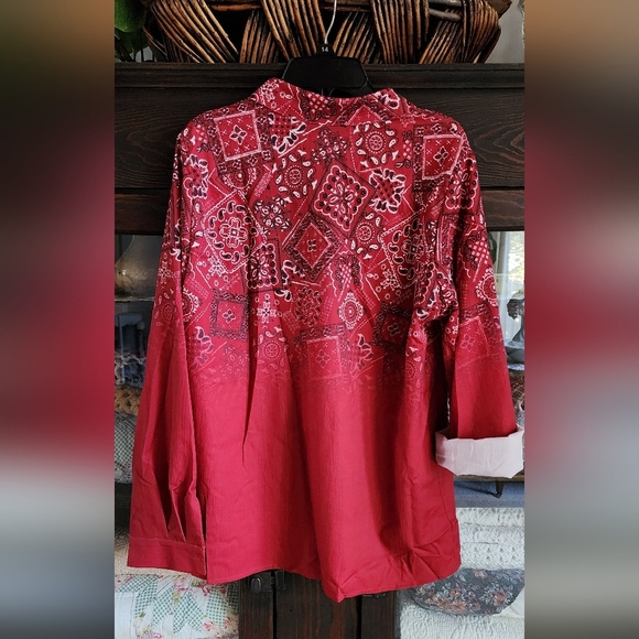 SHEIN Red Patterned Button-Down Shirt - Picture 4 of 5